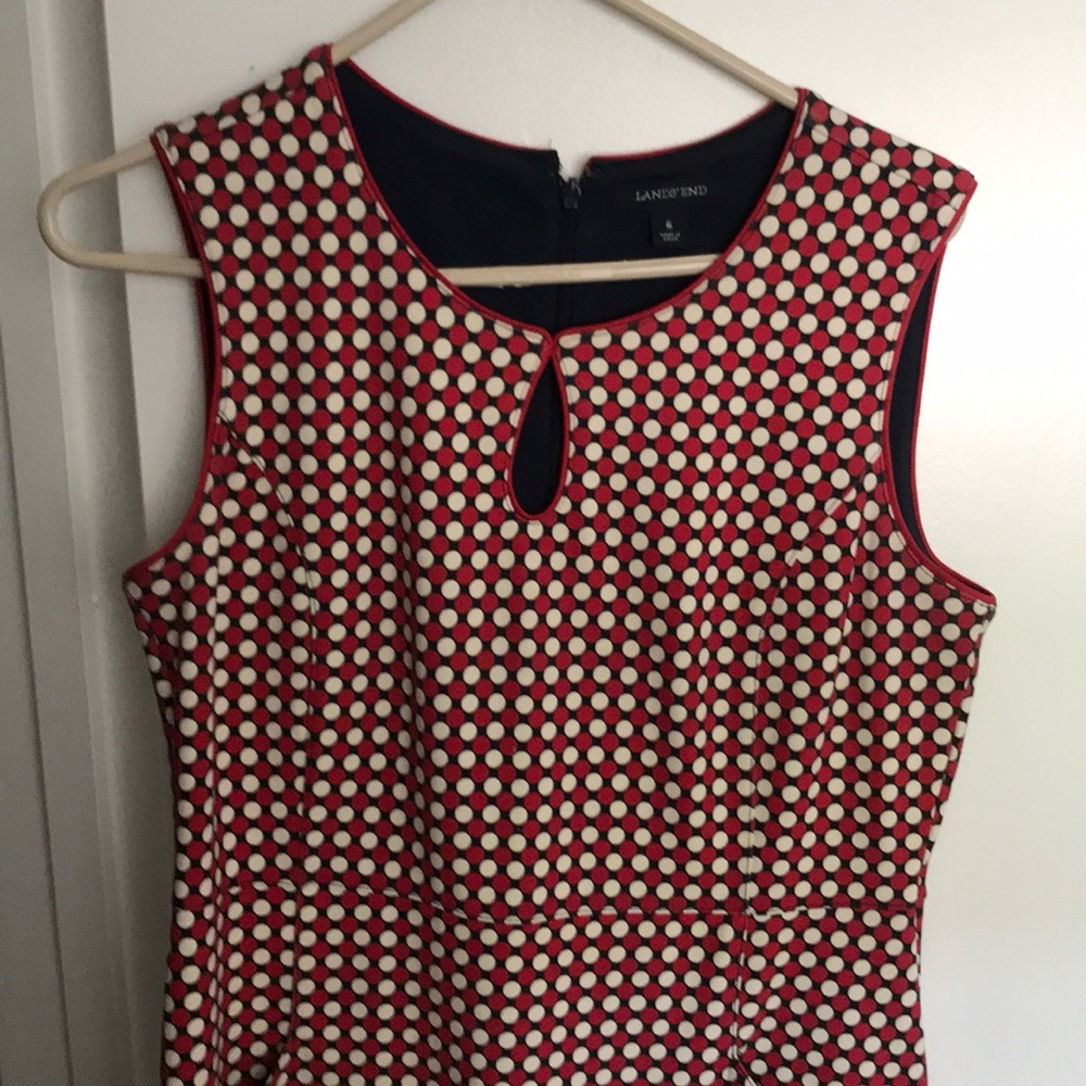 Adorable, eye-catching Land’s End dress.